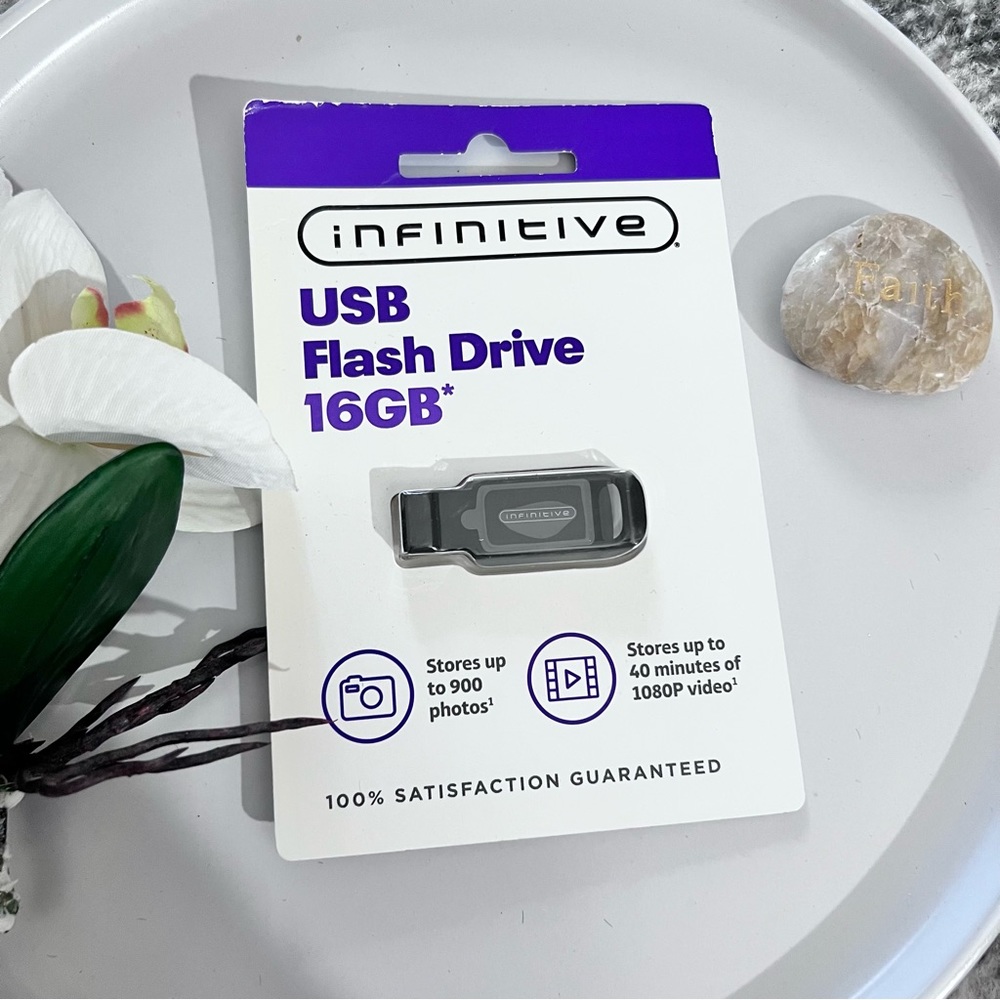 Infinitive USB Flash Drive 16GB Nwt